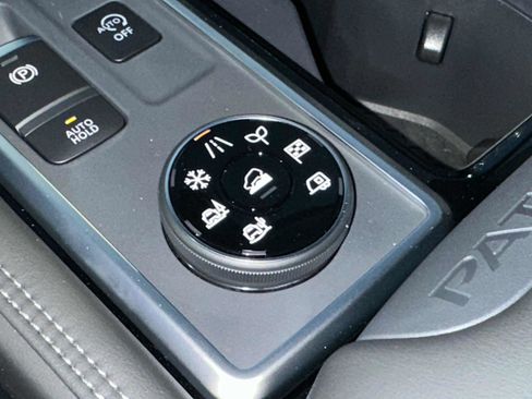 New 2025 Nissan Pathfinder Platinum image 37