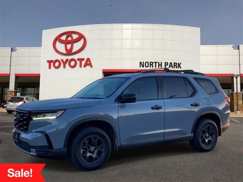 Used 2024 Honda Pilot TrailSport image 1