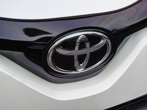 Used 2020 Toyota C-HR XLE image 12