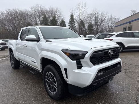 Used 2024 Toyota Tacoma TRD Sport w/ TRD Sport Premium Package image 12