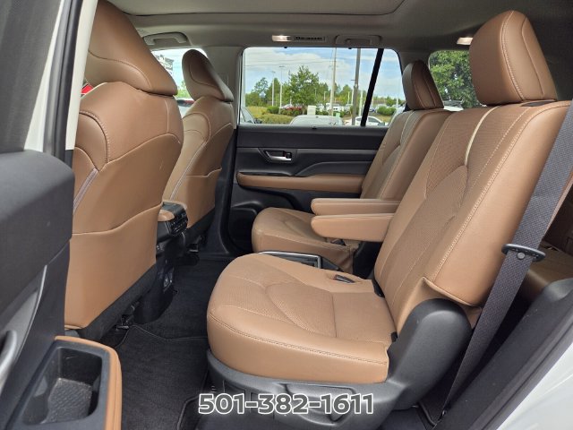 Used 2024 Toyota Grand Highlander AWD image 14