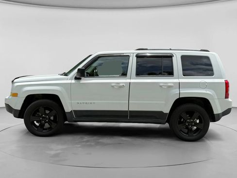 Used 2012 Jeep Patriot Latitude w/ Sun/Sound Group AWD/4WD image 2