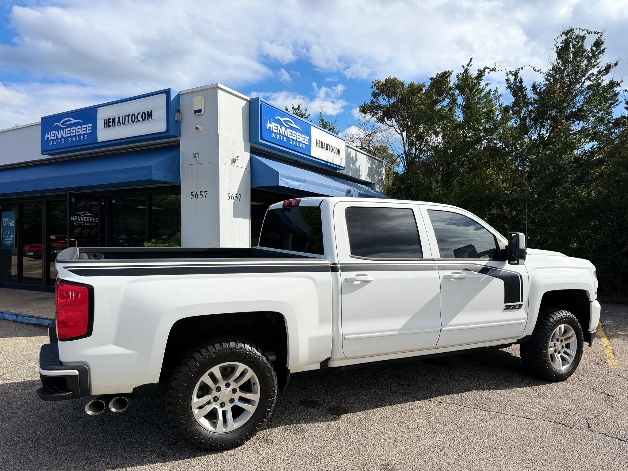 Used 2017 Chevrolet Silverado 1500 LT w/ Rally 2 Edition AWD/4WD image 12