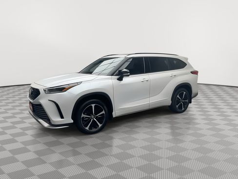 Used 2022 Toyota Highlander XSE AWD/4WD image 37