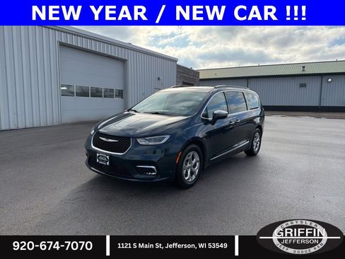 Used 2022 Chrysler Pacifica Limited image 2