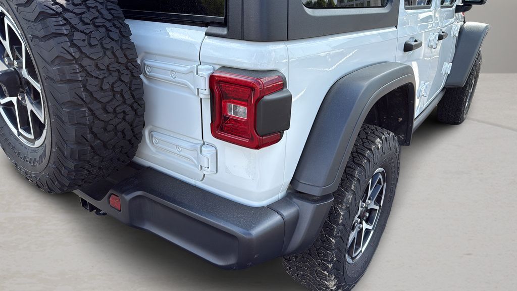 Used 2025 Jeep Wrangler Unlimited Rubicon AWD/4WD image 11