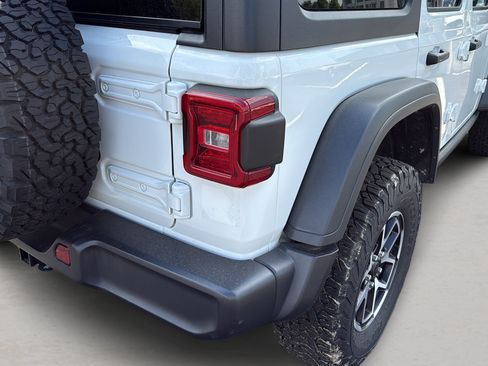 Used 2025 Jeep Wrangler Unlimited Rubicon AWD/4WD image 11