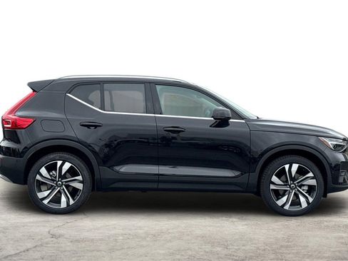 New 2025 Volvo XC40 B5 Ultra w/ Climate Package image 8