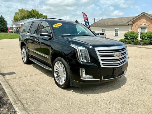 Used 2016 Cadillac Escalade Platinum AWD/4WD image 3