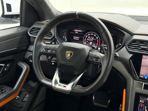 Used 2022 Lamborghini Urus AWD/4WD image 70