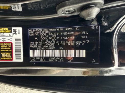 Used 2023 Toyota Sienna Limited image 37