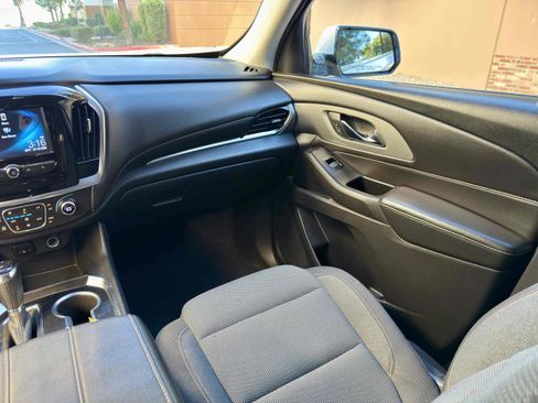 Used 2018 Chevrolet Traverse LT w/ LPO, Black Accent Package image 25