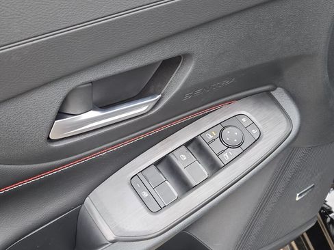 Used 2026 Nissan Sentra SR w/ SR Premium Package FWD image 20