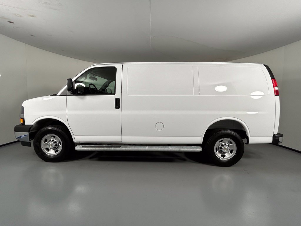 Used 2025 Chevrolet Express 2500 w/ Driver Convenience Package RWD image 4