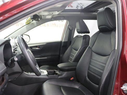 Used 2019 Toyota RAV4 Limited AWD/4WD image 13