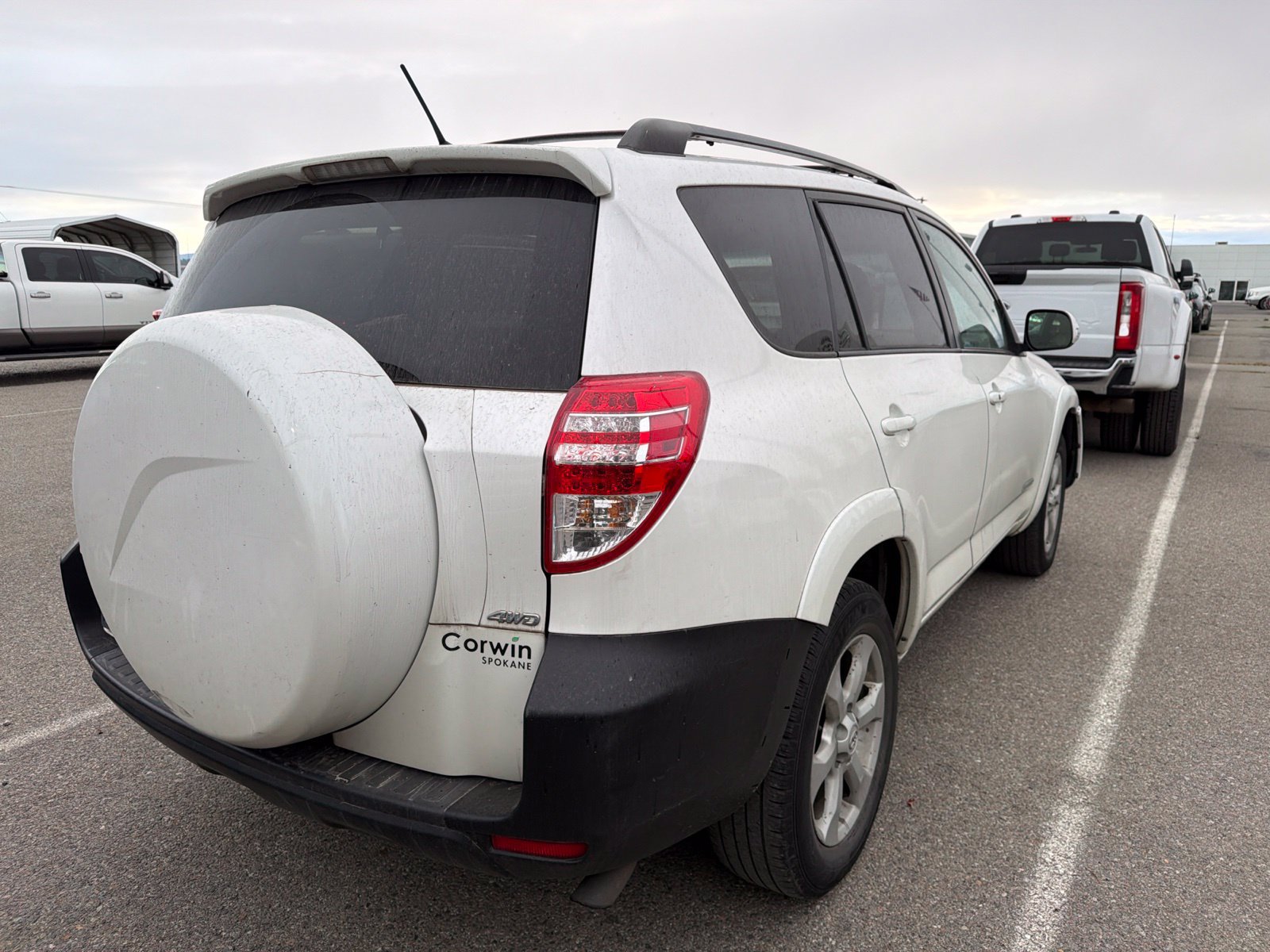 Used 2011 Toyota RAV4 Limited w/ Limited Extra Value Pkg AWD/4WD image 3