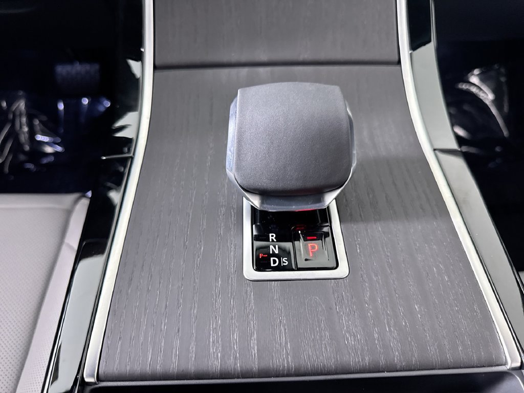 New 2026 Land Rover Range Rover Velar S AWD/4WD image 18