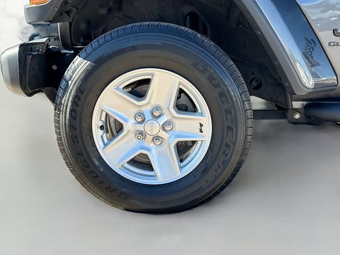 Used 2020 Jeep Gladiator Sport w/ Quick Order Package 24S image 40