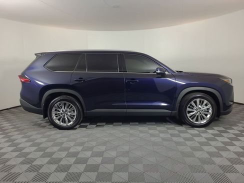 Used 2025 Toyota Grand Highlander Platinum image 2