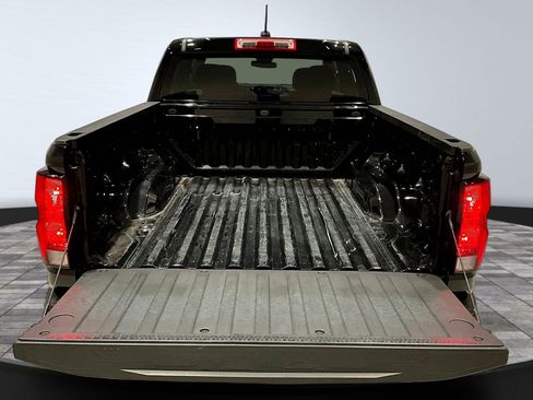 Used 2023 Chevrolet Colorado W/T image 7