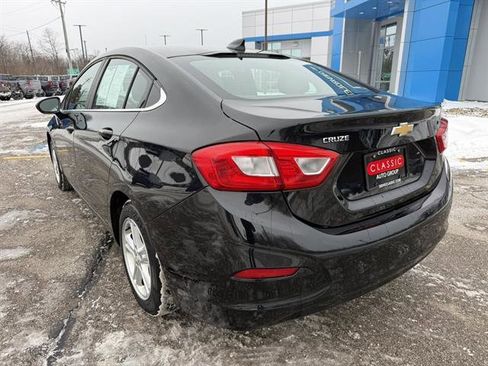 Used 2017 Chevrolet Cruze LT w/ Convenience Package image 4