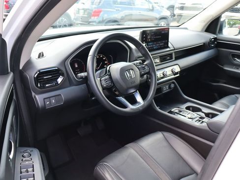 Used 2023 Honda Pilot Touring image 11