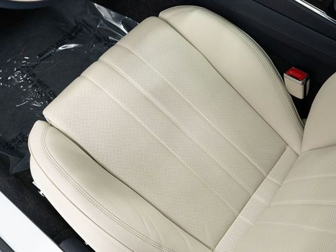 Used 2024 Bentley Flying Spur Plug-In Hybrid image 17