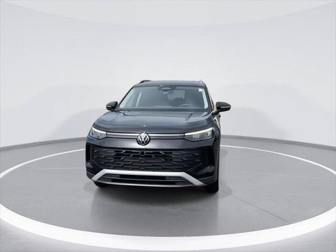 New 2026 Volkswagen Tiguan SE AWD/4WD image 3