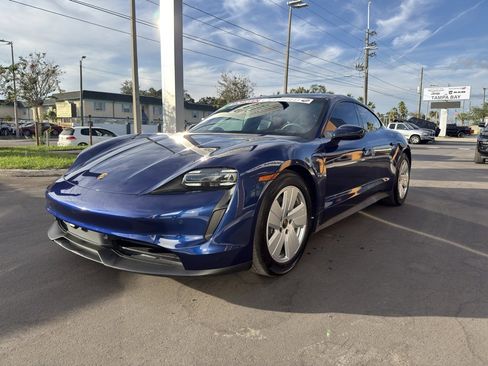 Used 2022 Porsche Taycan image 2