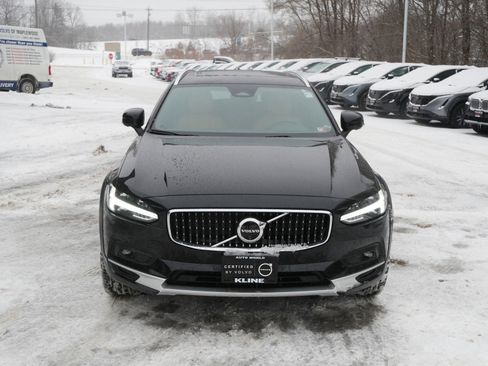 Certified 2024 Volvo V90 B6 Cross Country Ultimate w/ Protection Package Premier image 2