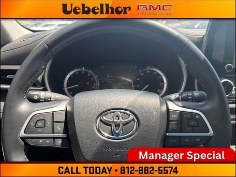 Used 2023 Toyota Highlander XLE FWD image 31