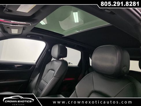 Used 2022 Porsche Cayenne AWD/4WD image 19