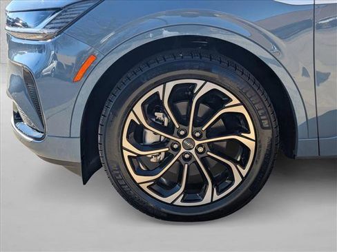 Used 2025 Lincoln Nautilus Reserve image 25