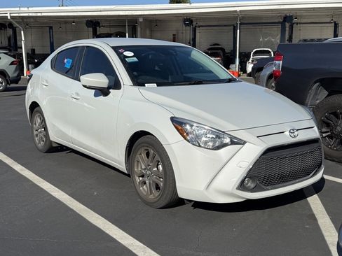 Used 2020 Toyota Yaris LE image 1