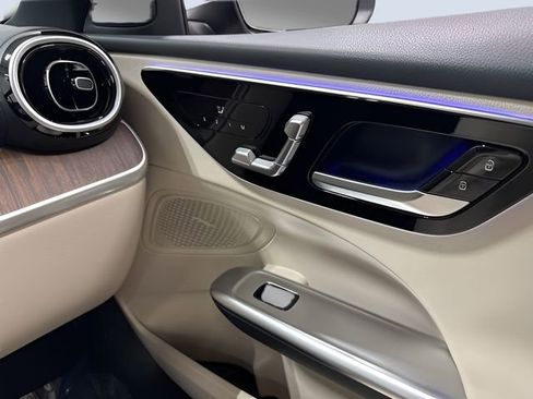 Used 2025 Mercedes-Benz C 300 4MATIC Sedan image 31