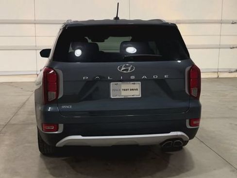 Used 2020 Hyundai Palisade SEL w/ Premium Package FWD image 3