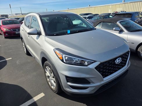 Used 2020 Hyundai Tucson SE image 2