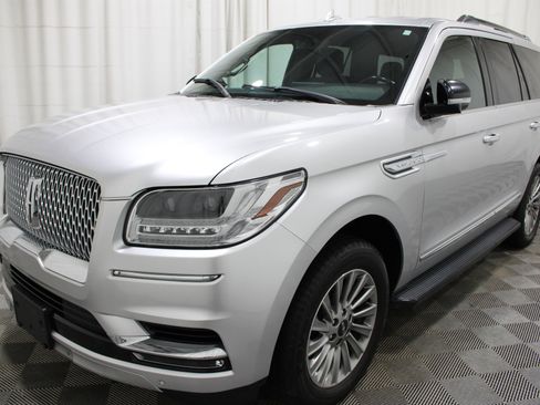 Used 2018 Lincoln Navigator Premiere AWD/4WD image 36