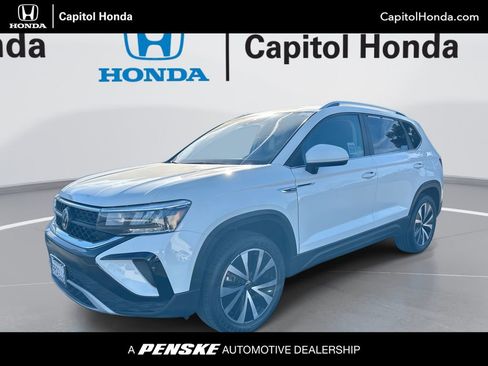 Used 2023 Volkswagen Taos SE image 1