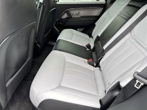 New 2026 Land Rover Range Rover Sport Dynamic SE image 13