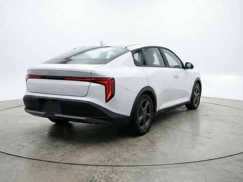 Used 2025 Kia K4 FWD image 9