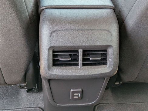 Used 2023 Chevrolet Equinox LT AWD/4WD image 29