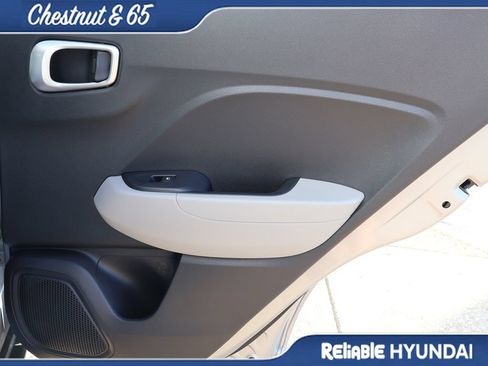 Certified 2025 Hyundai Venue SEL FWD image 11