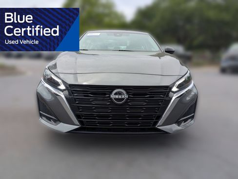 Used 2025 Nissan Altima 2.5 SV FWD image 11