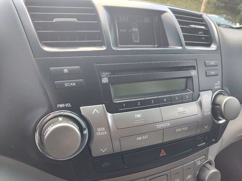 Used 2010 Toyota Highlander Sport FWD image 19