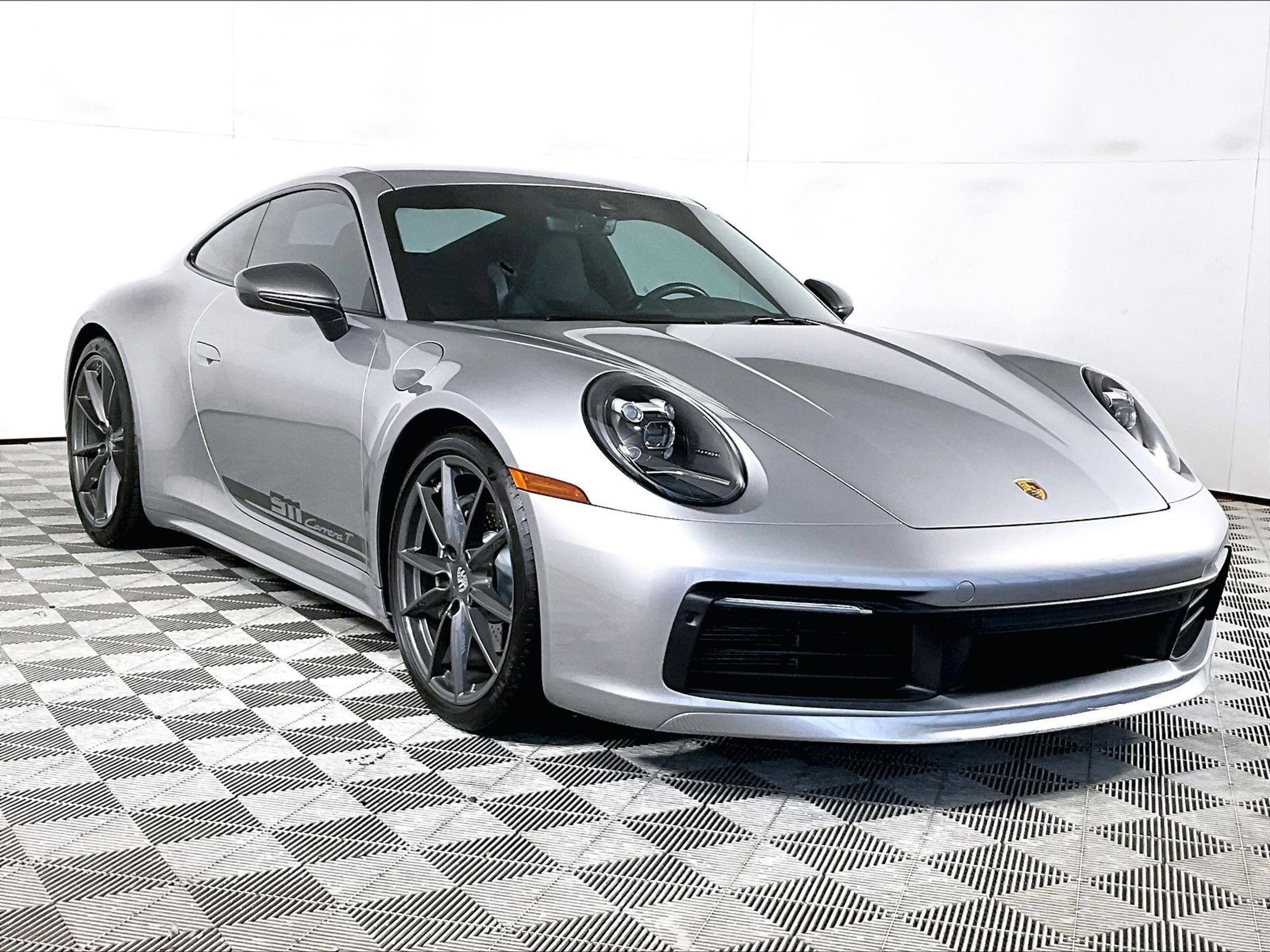 Certified 2024 Porsche 911 Carrera T RWD image 7