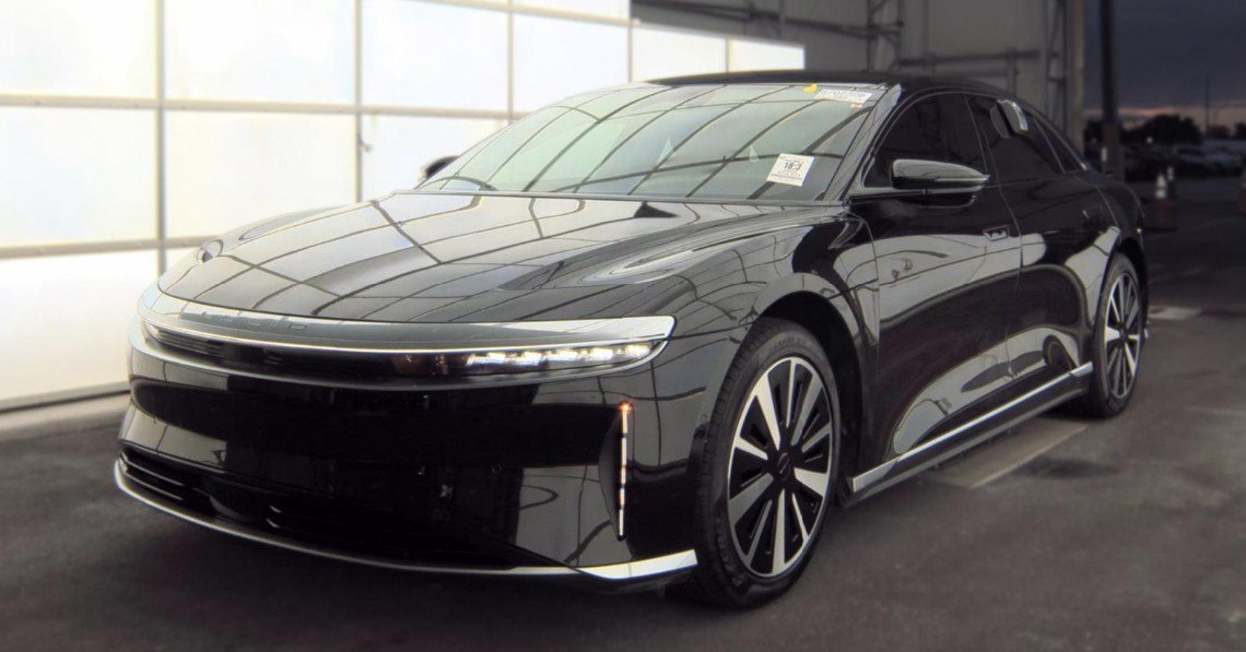 Used 2025 Lucid Air Pure RWD image 1