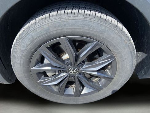 Used 2023 Volkswagen Tiguan SE AWD/4WD image 36