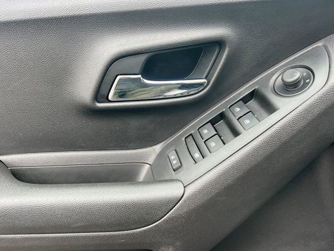 Used 2020 Chevrolet Trax LS w/ Tint and Cruise Package image 13