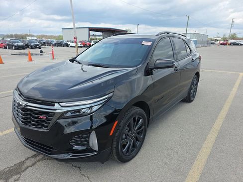 Used 2023 Chevrolet Equinox RS image 3